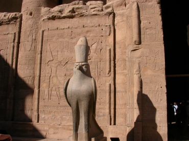 Falken i Horus-templet.