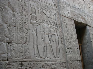 Yppige relieffer i Horus-templet.